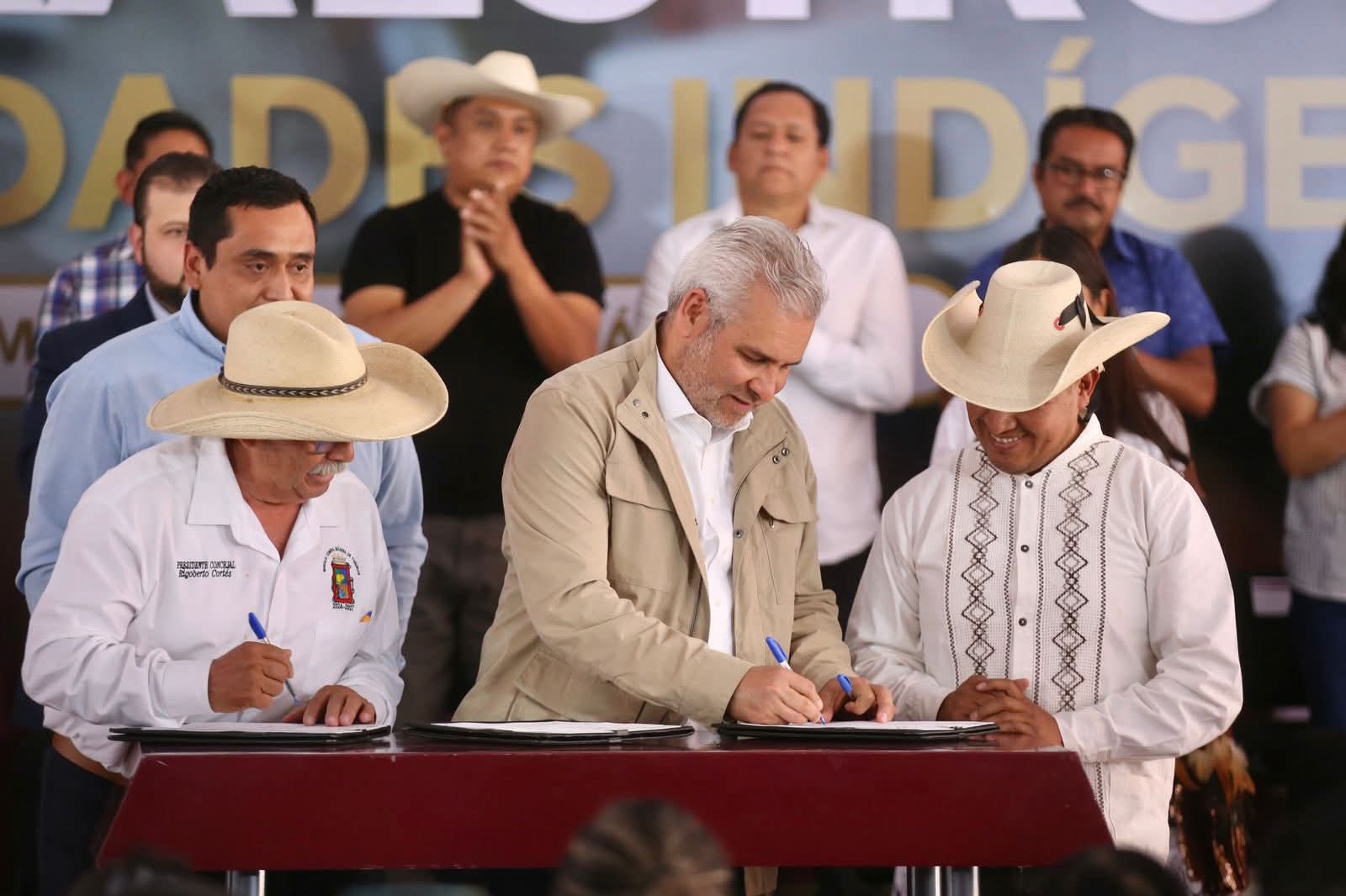 Bedolla garantiza obras convenidas para todos los autogobiernos indígenas de Michoacán