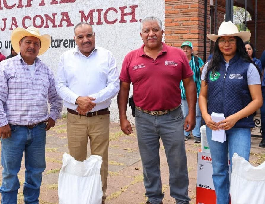 Gobierno de Jacona y SADER entregan insumos gratuitos a productores