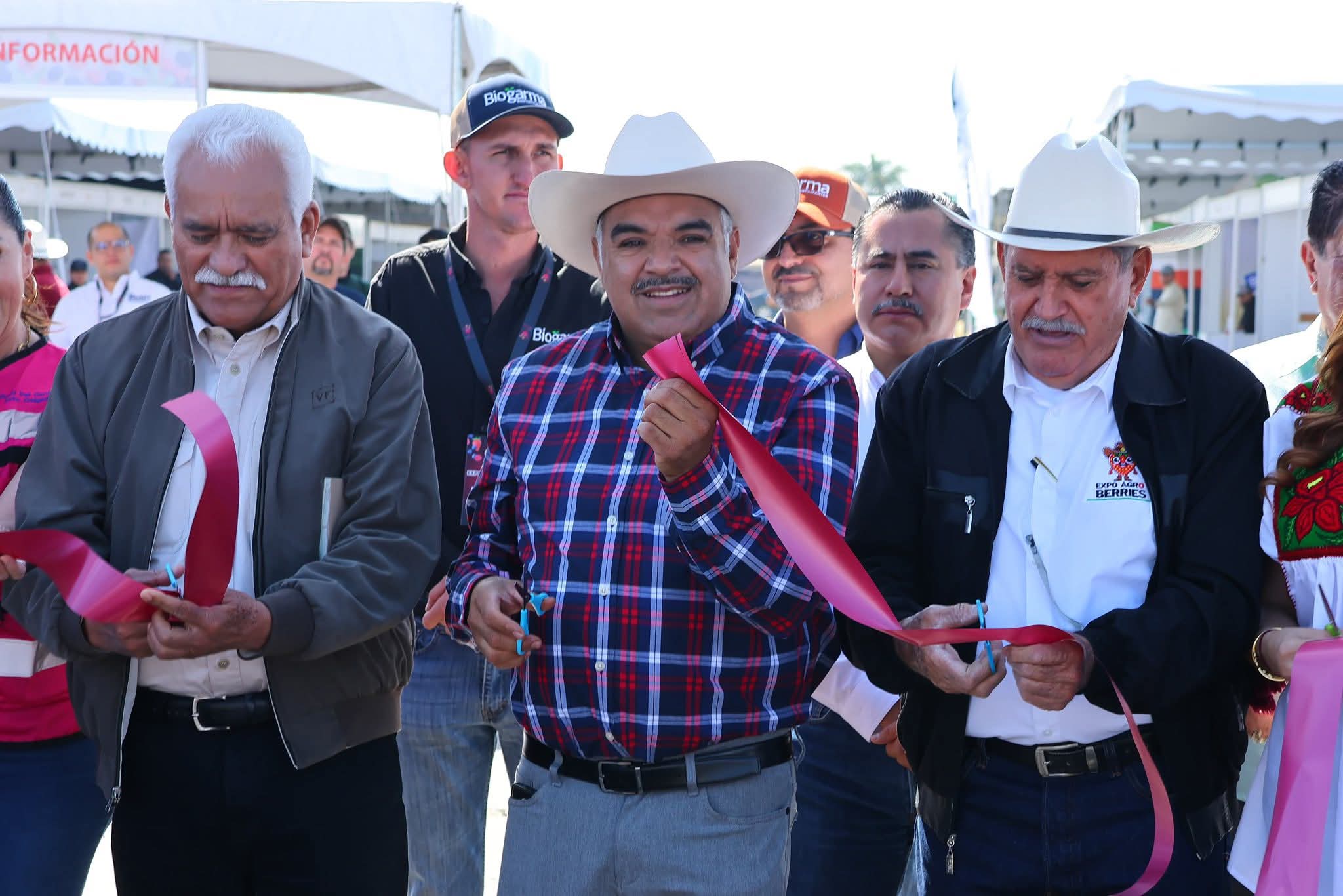 Isidoro Mosqueda encabezó la inauguración de la edición 10 de la Expo Agroberries 2026