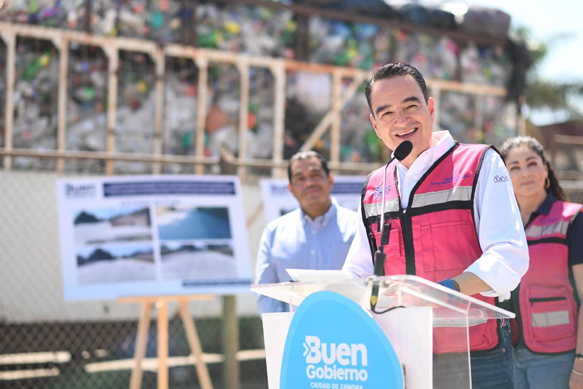 Carlos Soto inauguro obras de pavimentación en Valencia y Romero de Guzmán