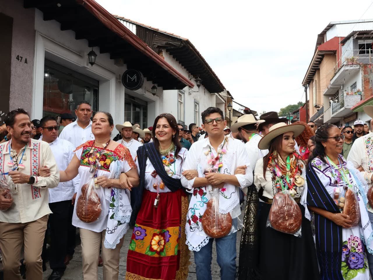 Música, color y tradición: Así se vivió el espectacular desfile del Tianguis Domingo de Ramos