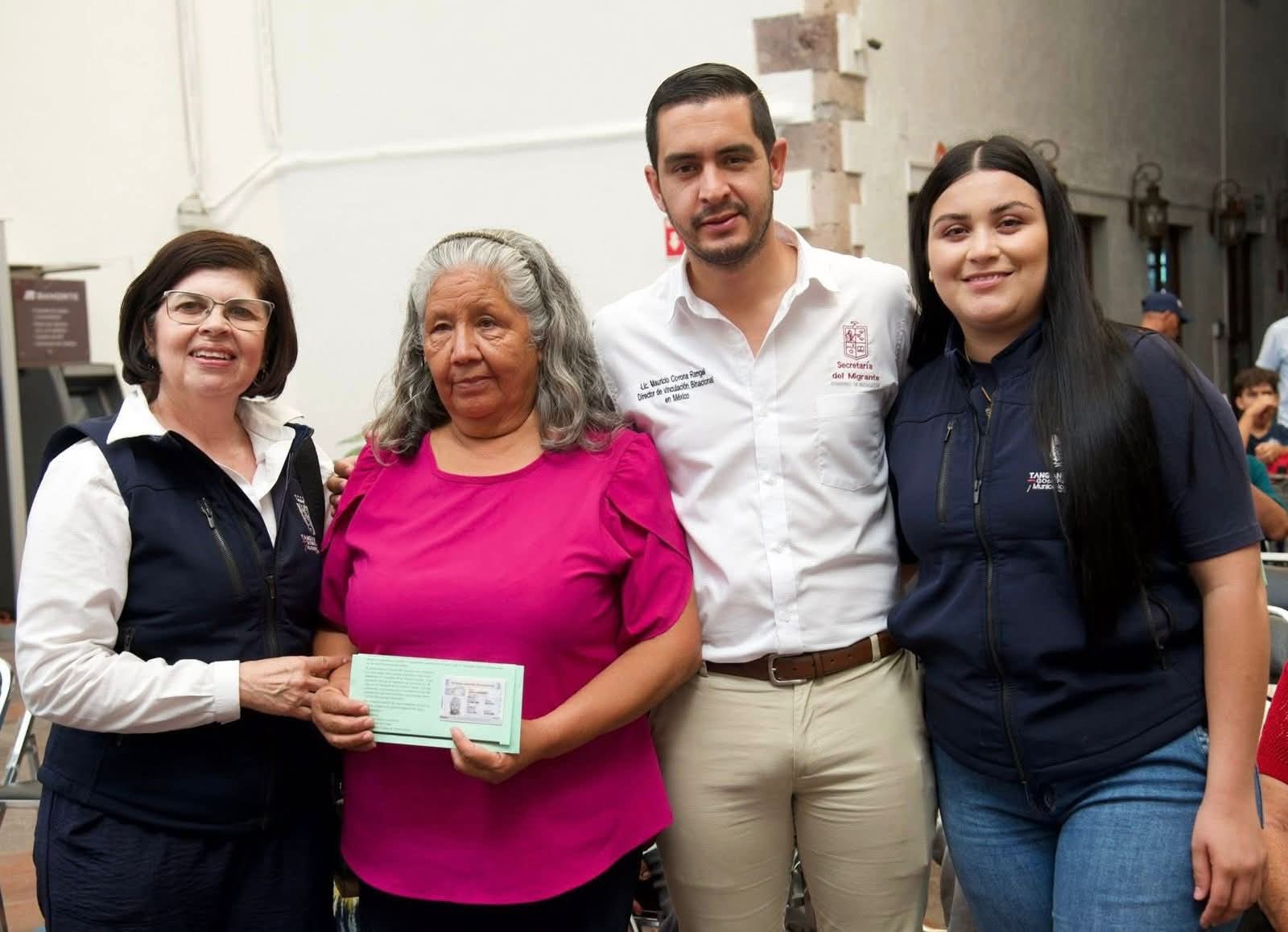 Aprueban 15 visas americanas a adultos mayores de Tangancícuaro mediante el programa REFAMI.