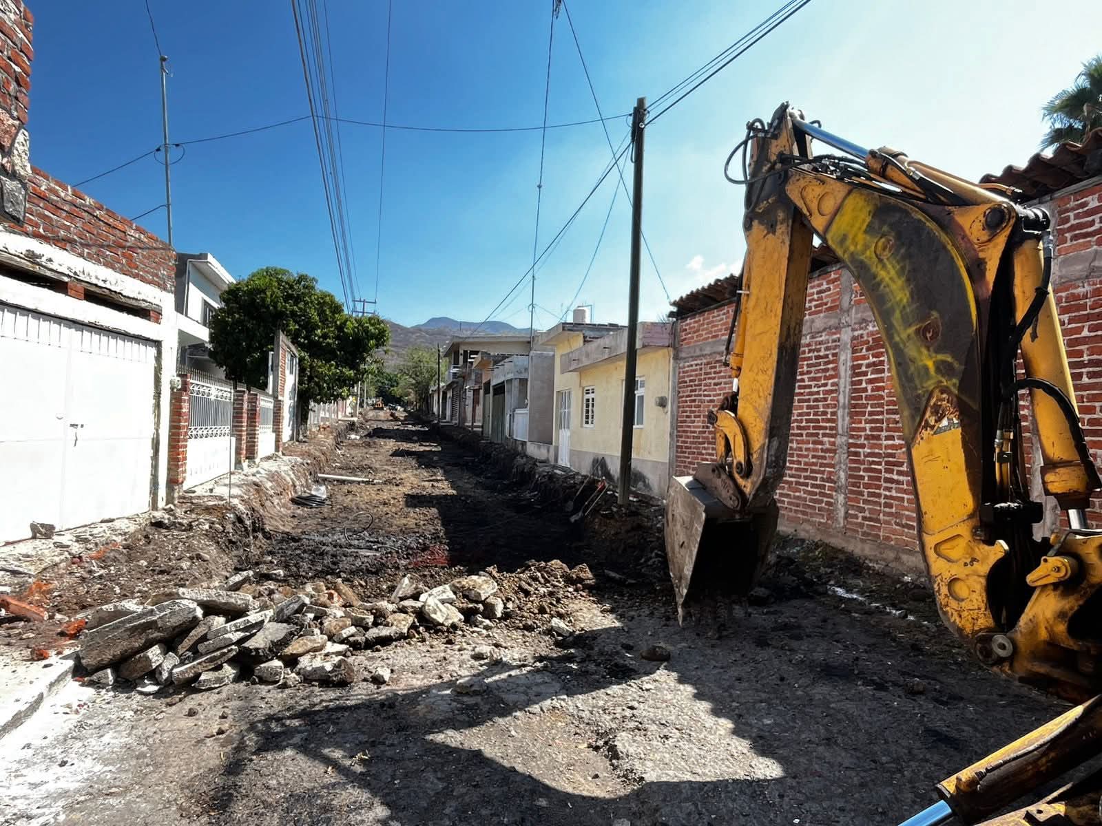 Carlos Soto impulsa pavimentación integral en Atecucario