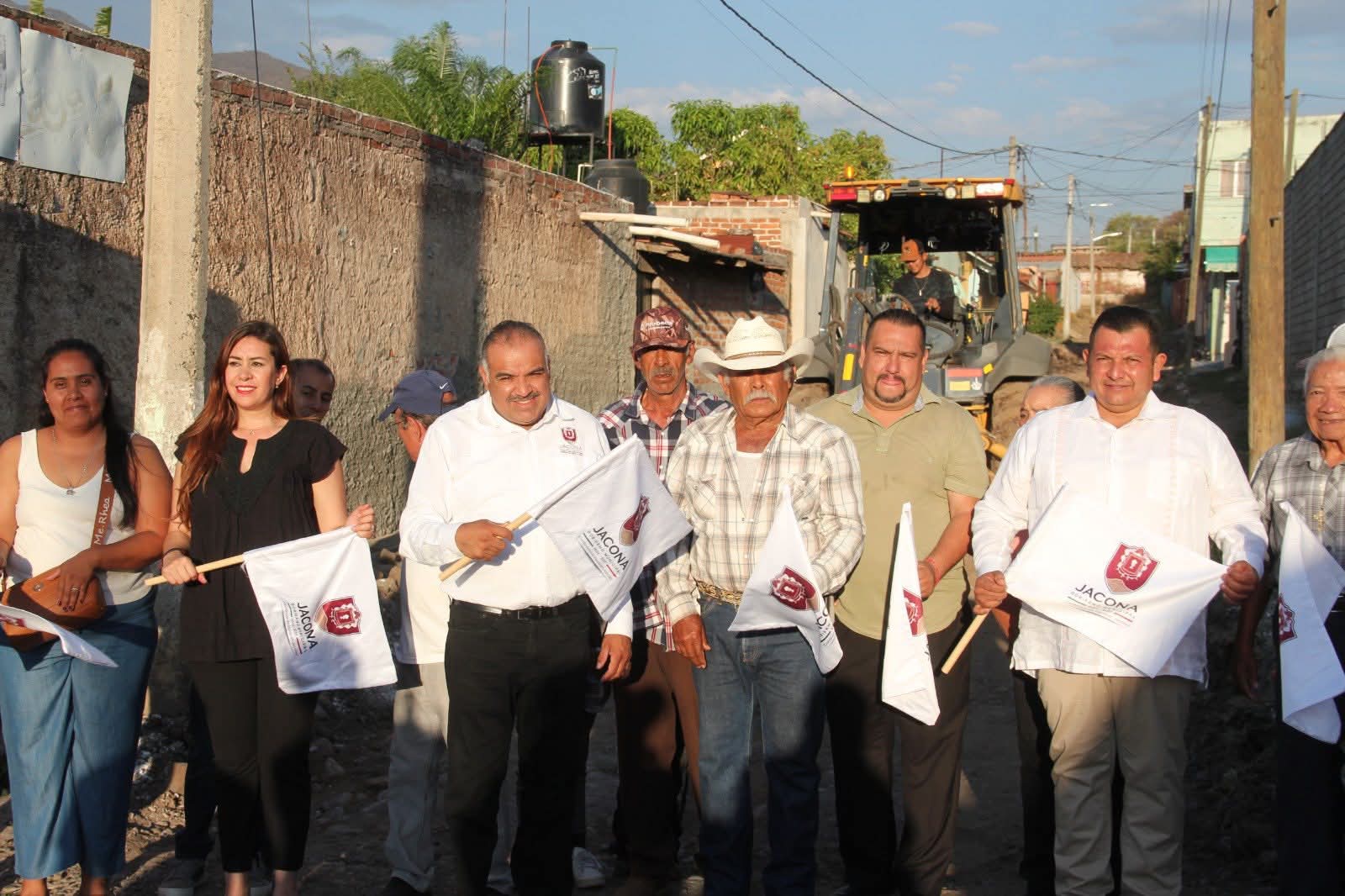Arranca en Jacona pavimentación de calle Independencia en La Planta