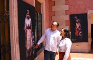 Instalan en Jacona exposición fotográfica sobre indumentaria tradicional de Michoacán