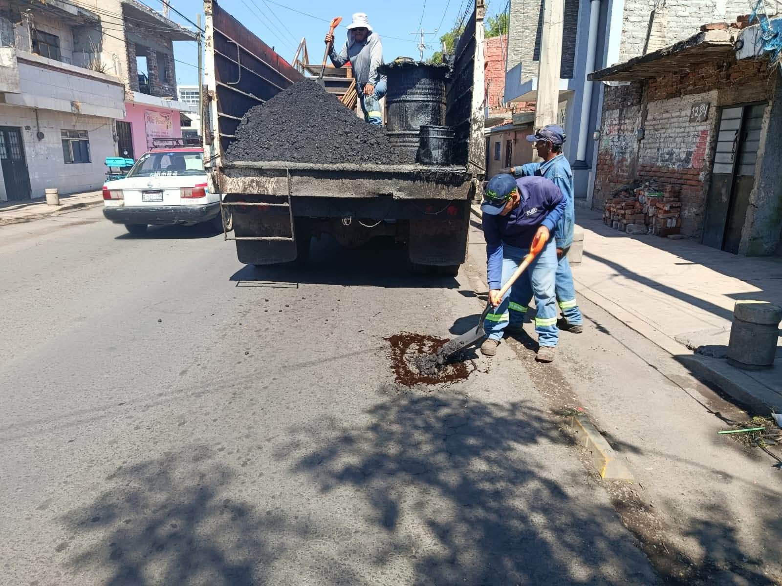 Refuerzan mantenimiento de vialidades en Zamora