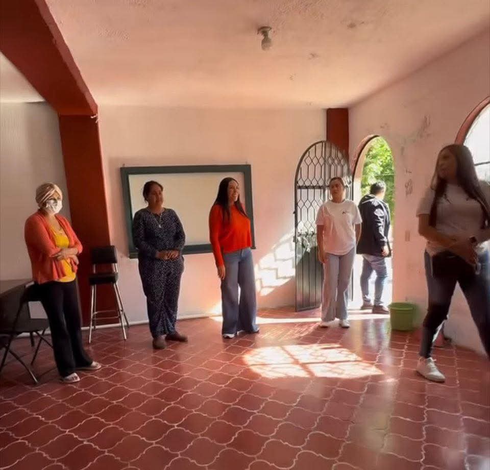 Adriana Campos Huirache fortalece trabajo territorial y entrega apoyos en La Planta, Jacona