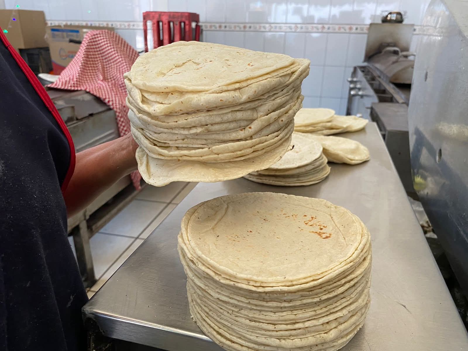 Industriales amagan con incrementar el precio de la tortillas