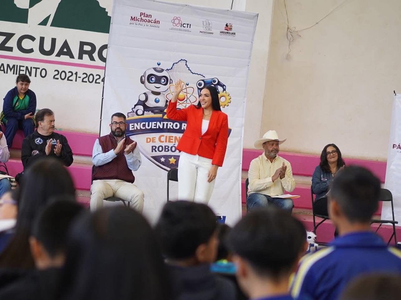 Asiste Adriana Campos Huirache al Encuentro Regional de Ciencia y Robótica en Pátzcuaro