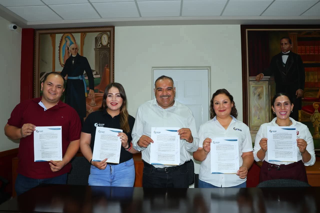 Jacona firma convenio con ICEP para ampliar oportunidades educativas