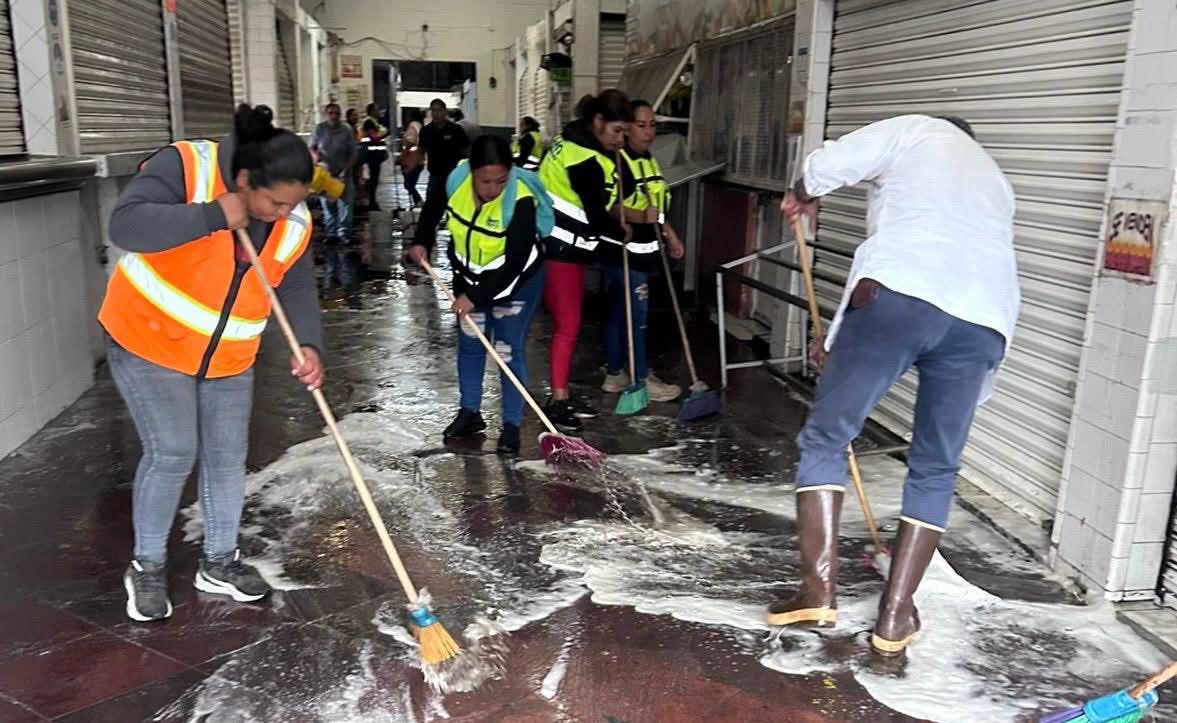 Dan mantenimiento integral a mercados municipales