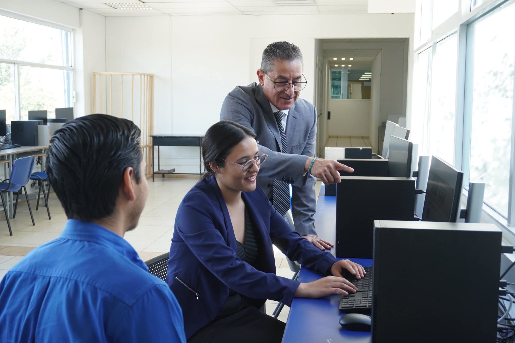 Concluye con éxito jornada de apoyo para la Declaración Anual 2026 en UCES