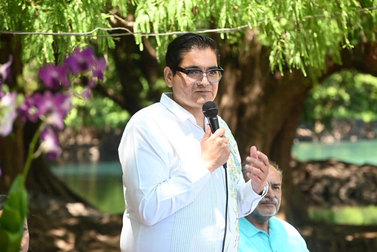 Inaugura Arturo Hernández la 8ª Expo Orquídea en el Lago de Camécuaro.