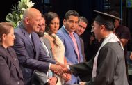 Reconocen a egresados de posgrado de UNICLA