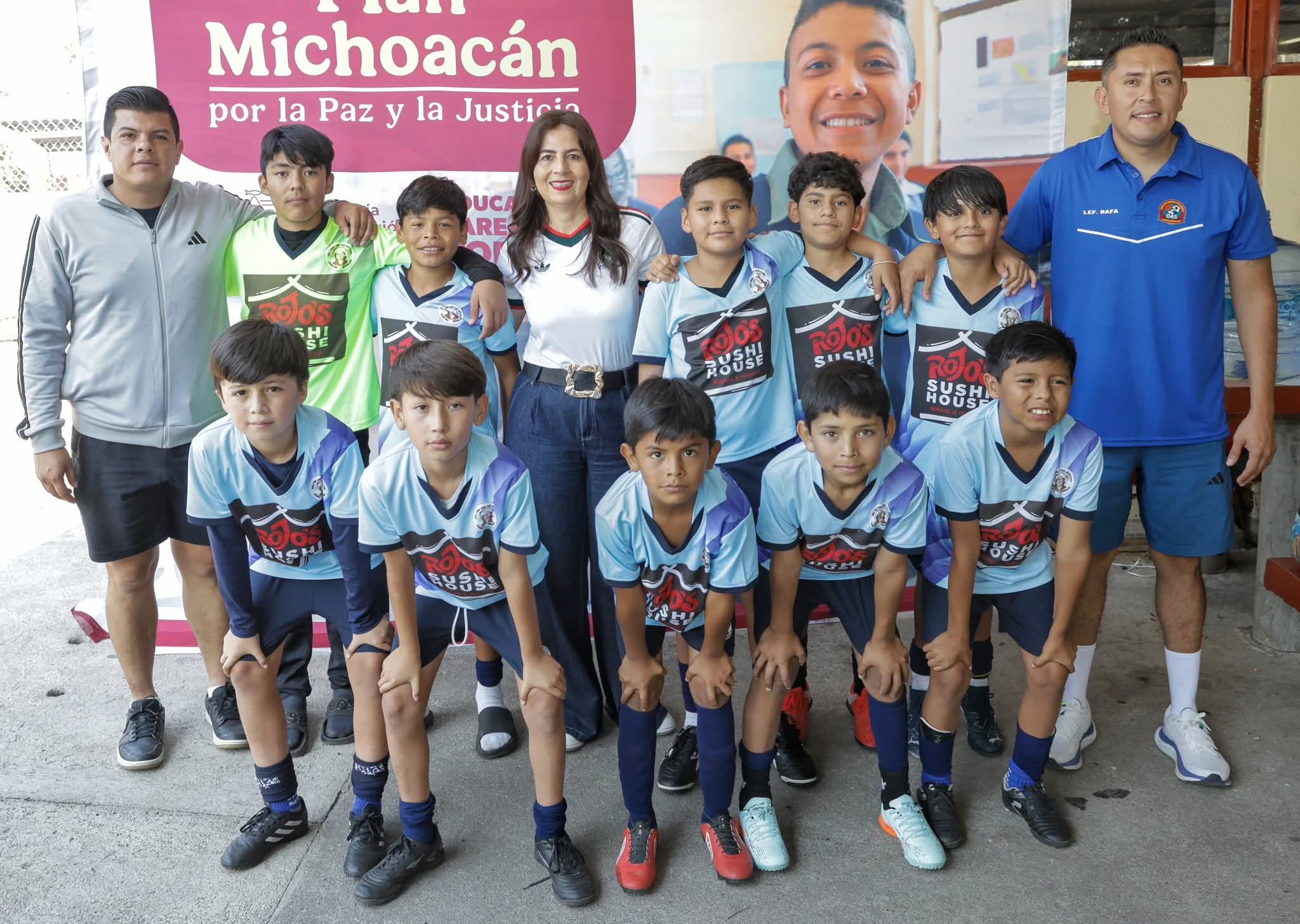 Gabriela Molina reconoce a campeones estatales del Mundialito Escolar