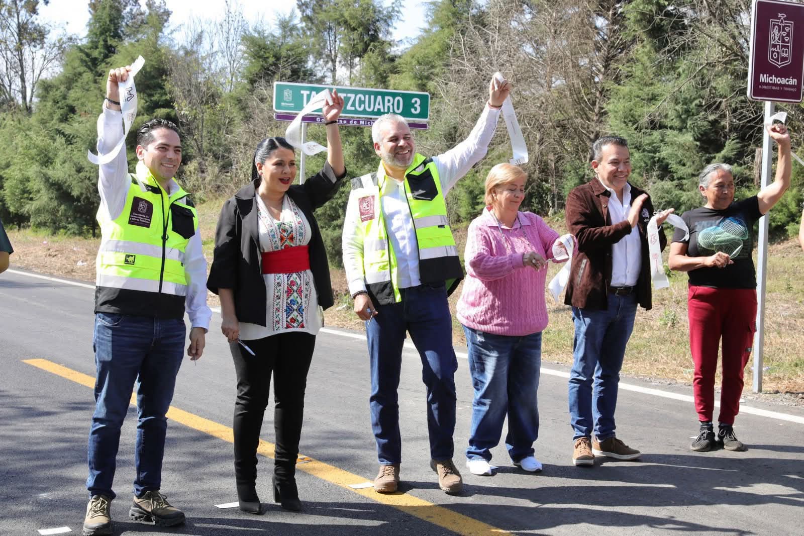 Con inversión 100% estatal, rehabilitados mil 900 km de la red carretera: Bedolla