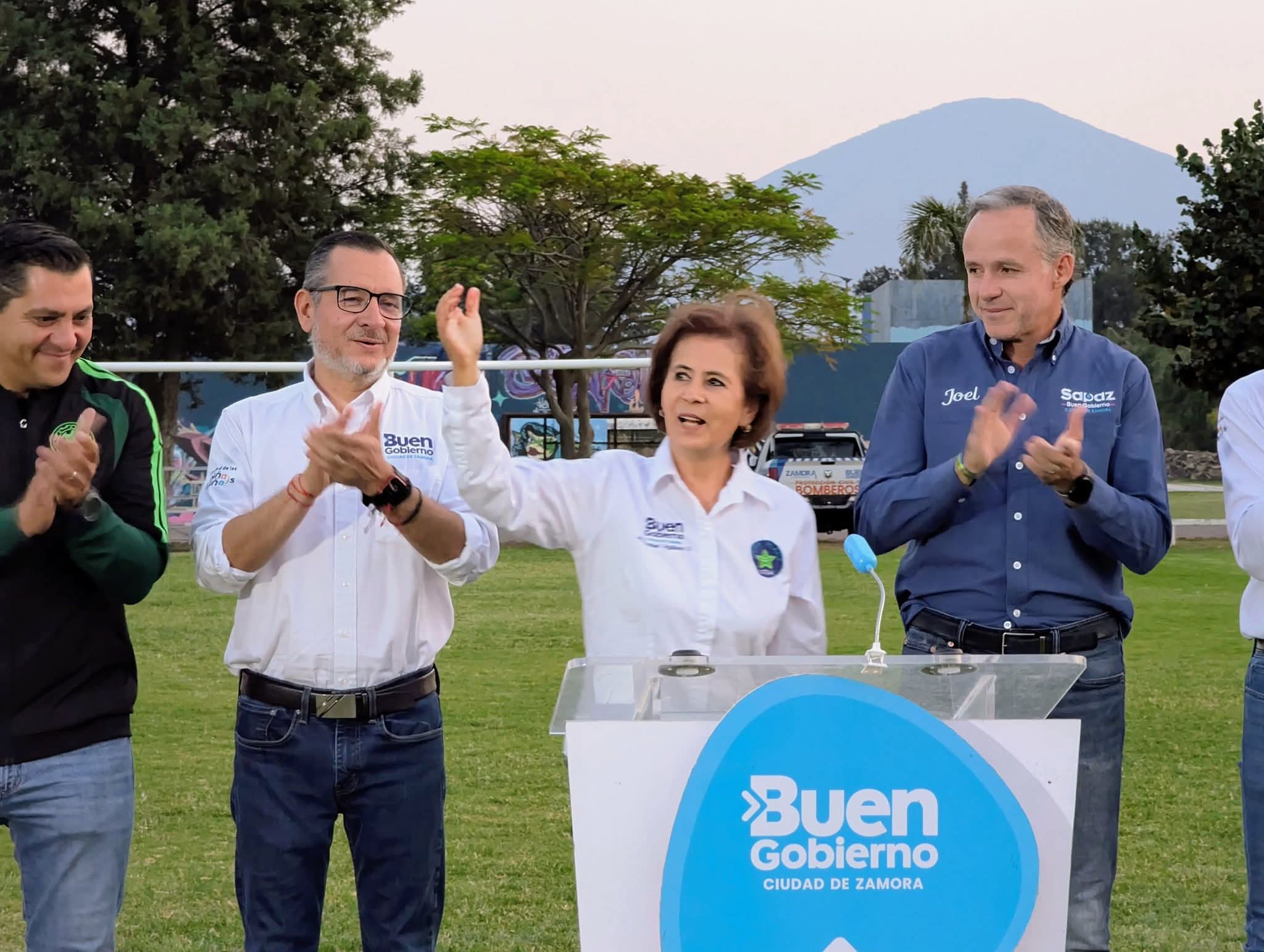Buen Gobierno inauguró alumbrado en campo empastado de la Unidad Deportiva Poniente