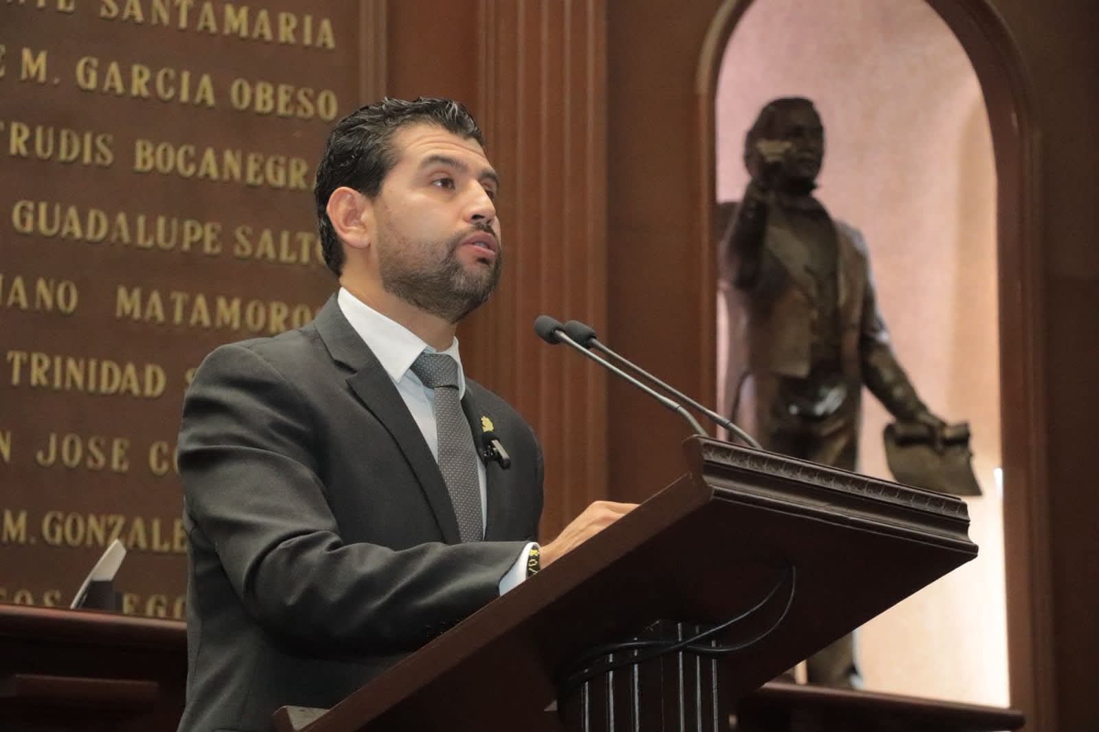 Octavio Ocampo pide cárcel para el “halconeo digital” y el espionaje con cámaras ilegales en Michoacán