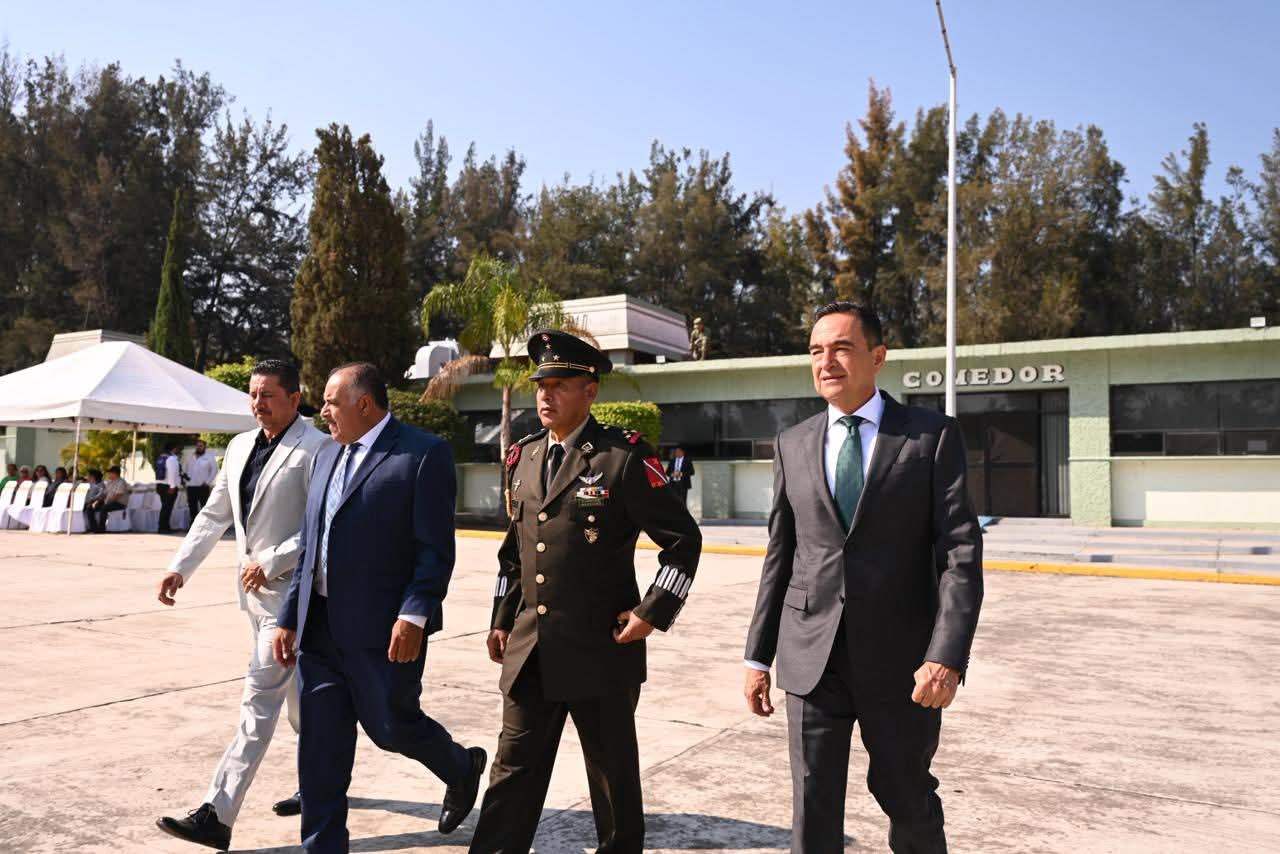Carlos Soto asistió a la conmemoración del 164 aniversario de la Batalla de Puebla con toma de protesta del Servicio Militar
