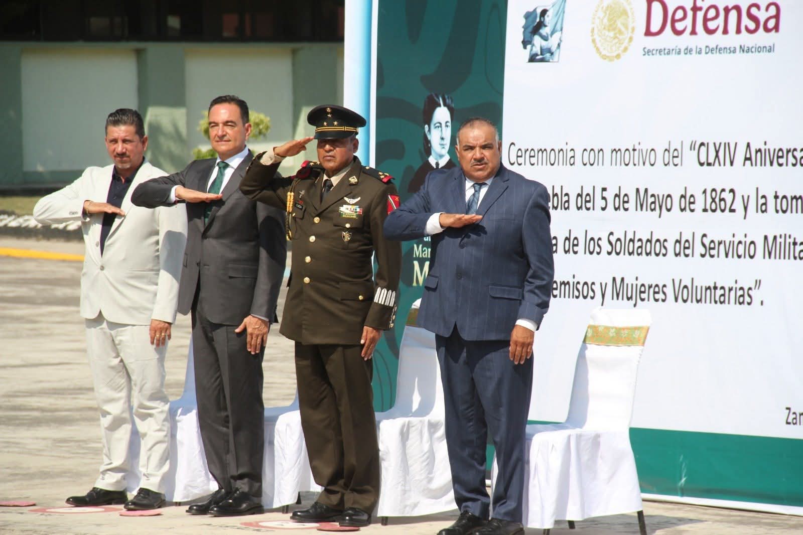 Isidoro Mosqueda acompaña Jura de Bandera de conscriptos del Servicio Militar Nacional