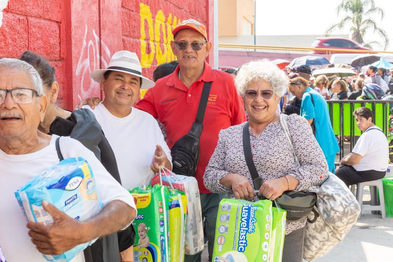 *Hoy sigue el canje de boletos por pañales para concierto de El Buki