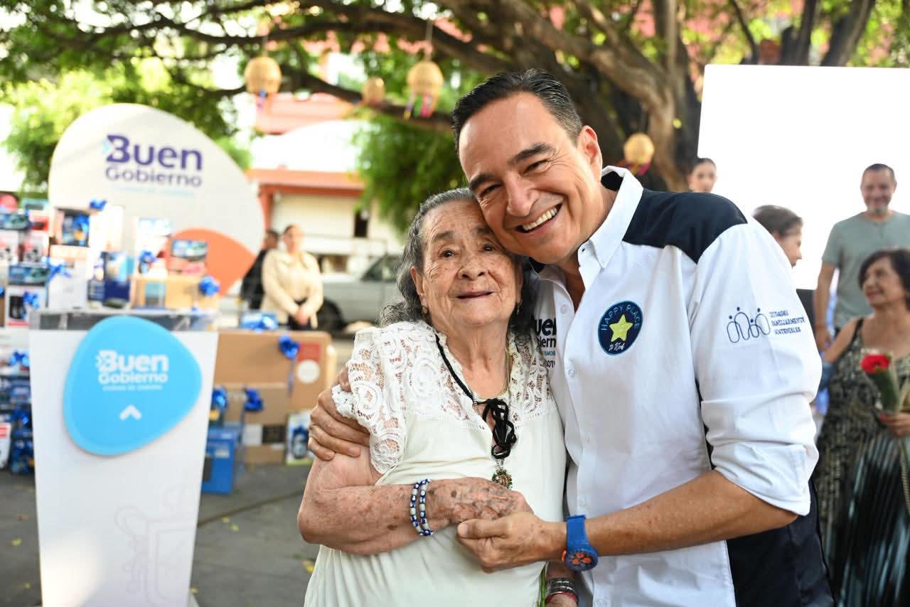 Carlos Soto festeja a las madres zamoranas con festival, concursos, regalos y mariachi
