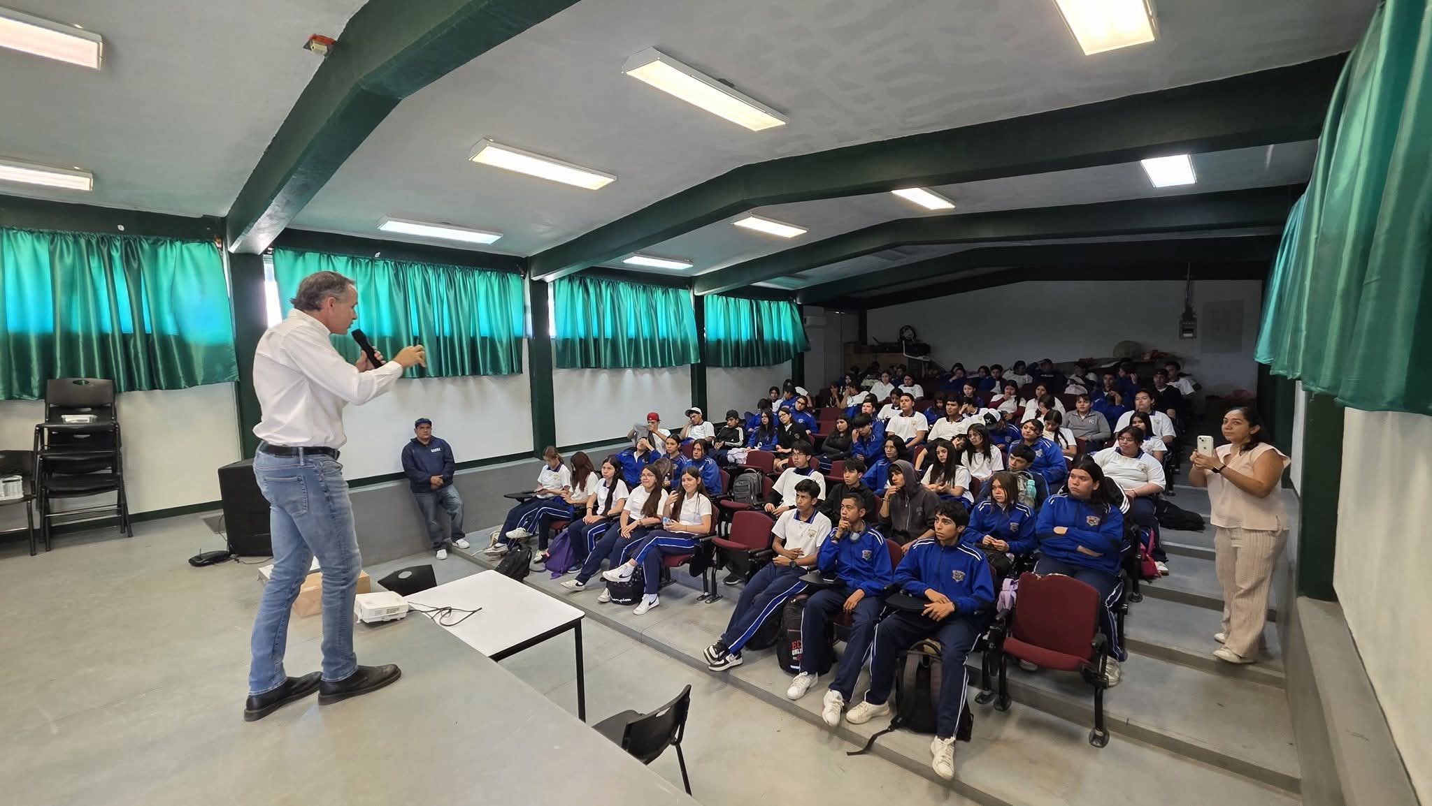 SAPAZ fortalece la cultura del agua entre estudiantes de Ario de Rayón