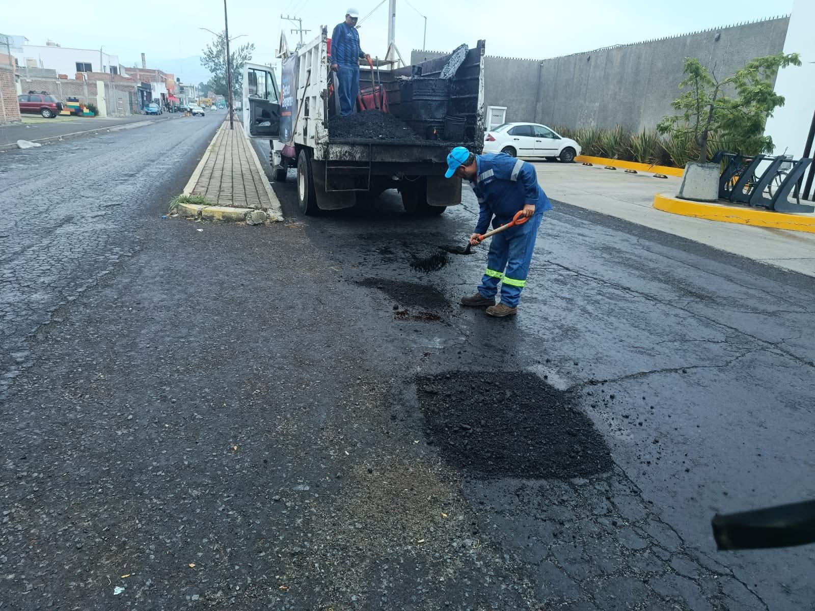Sin pausa, Buen Gobierno sigue reparando daños en vialidades