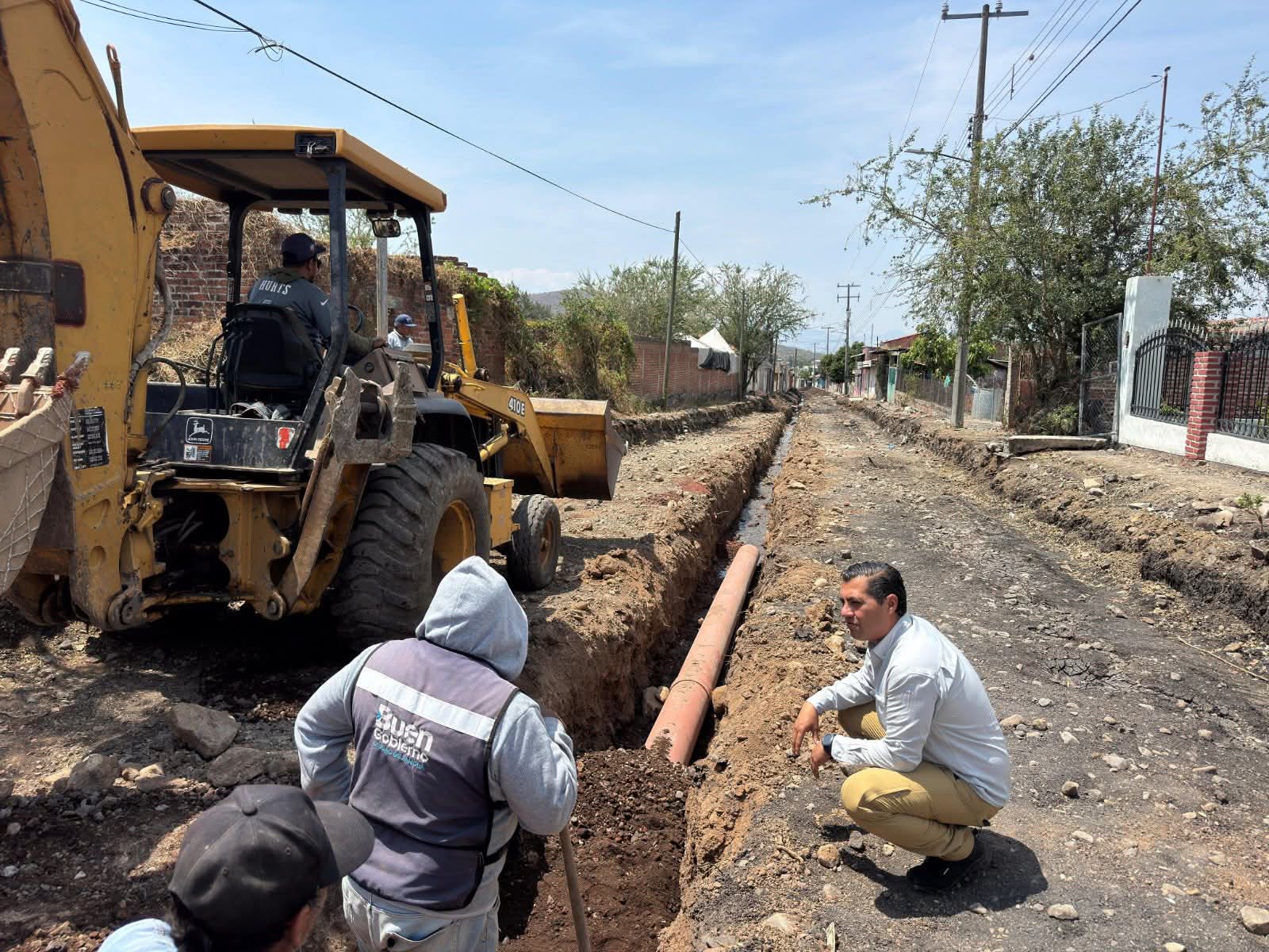Carlos Soto fortalece infraestructura urbana en Atecucario con obra integral en la calle Francisco Villa