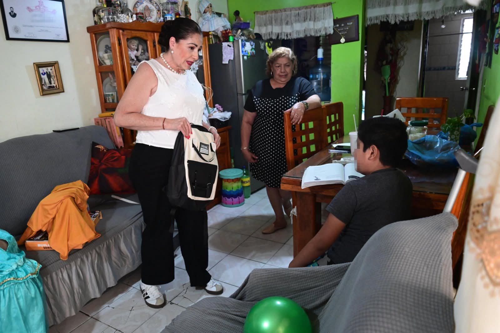Rocío Soto continúa llevando alegría a niñas y niños de Zamora