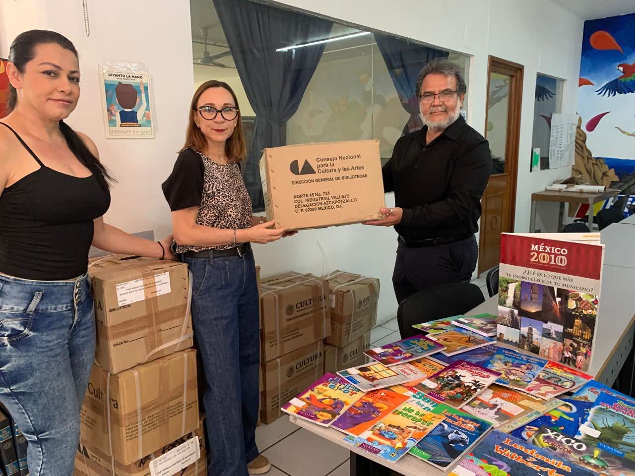 Biblioteca Municipal de Zamora recibe acervo literario por su labor educativa
