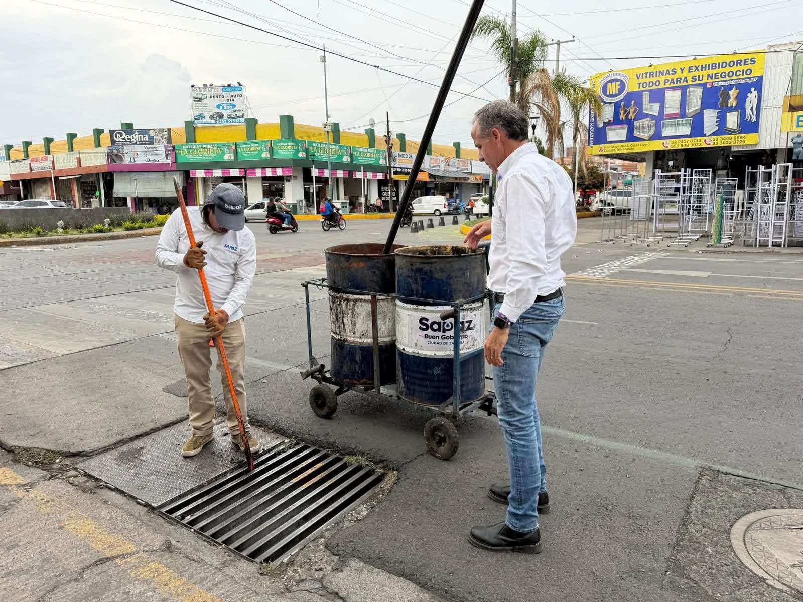 Avanza limpieza de boca tormentas y alcantarillas en zona urbana
