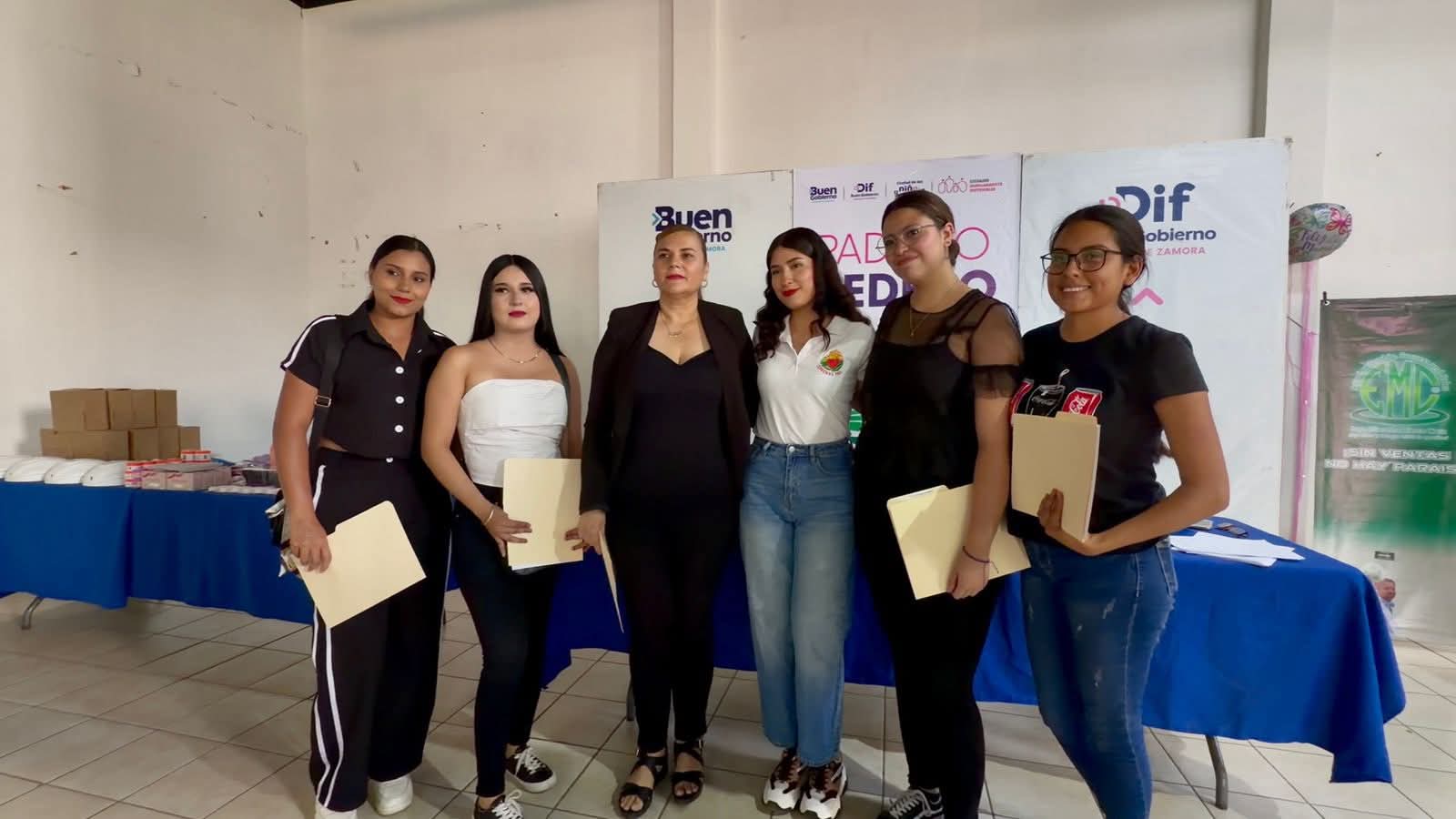 DIF Zamora fortalece el desarrollo de las mujeres con nuevo curso de uñas