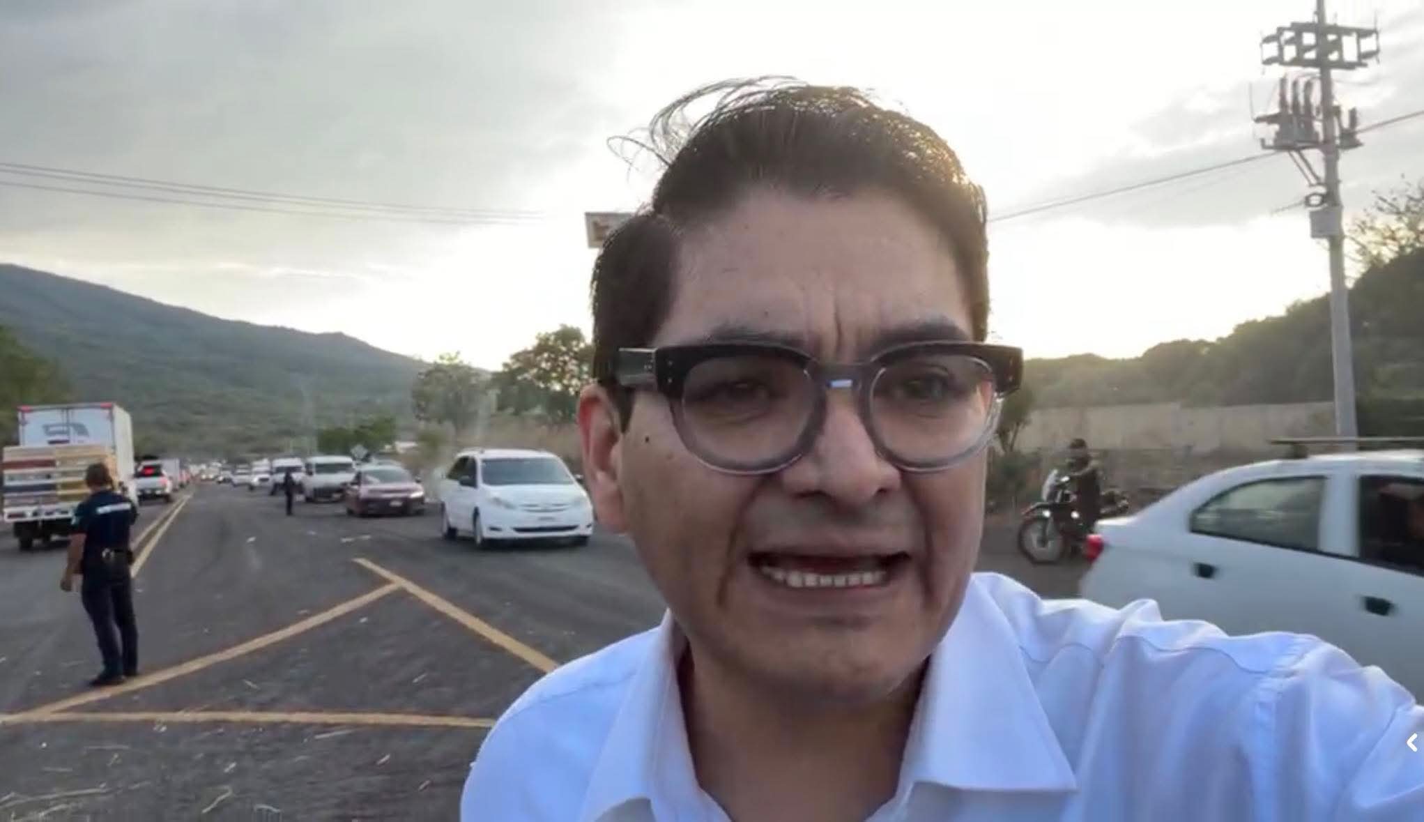 Levantan bloqueo carretero en Las Adjuntas; se restablece la circulación hacia y de Tangancícuaro