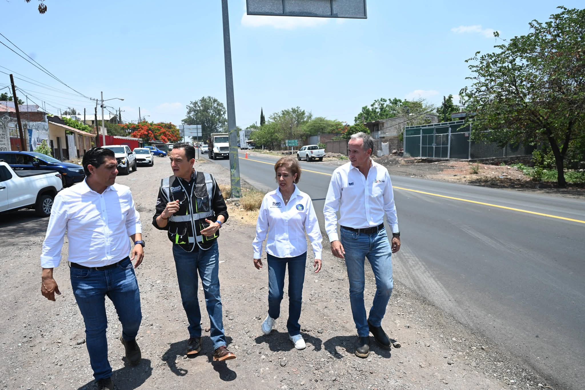 Carlos Soto supervisó mantenimiento de la carretera Zamora-Briseñas