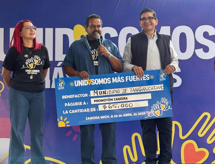 Arturo Hernández refrenda su compromiso con la inclusión y entrega donativo al Promotón
