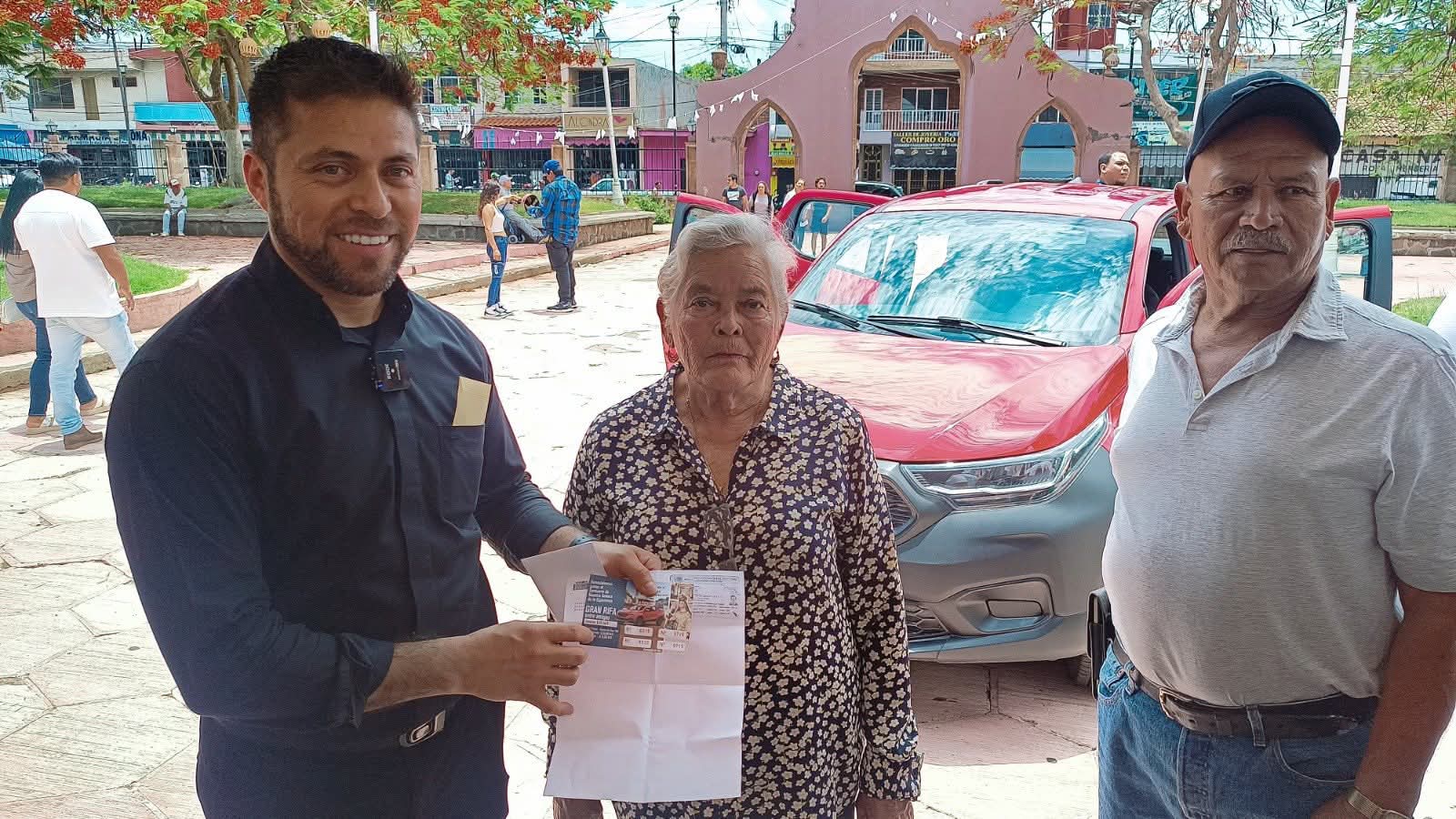 Realizaron entrega de premios de la primera rifa pro remodelación del Santuario de la Virgen de la Esperanza