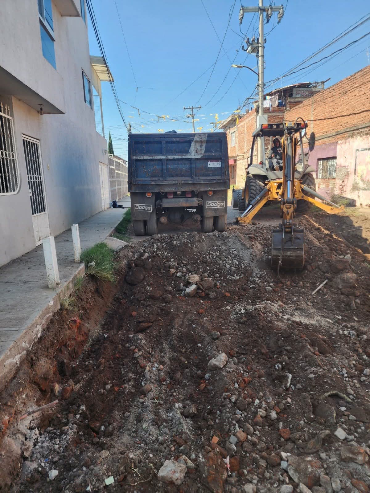 Registra 20 por ciento de Avance Obra en la Calle Los Pinos de la Colonia García Robles