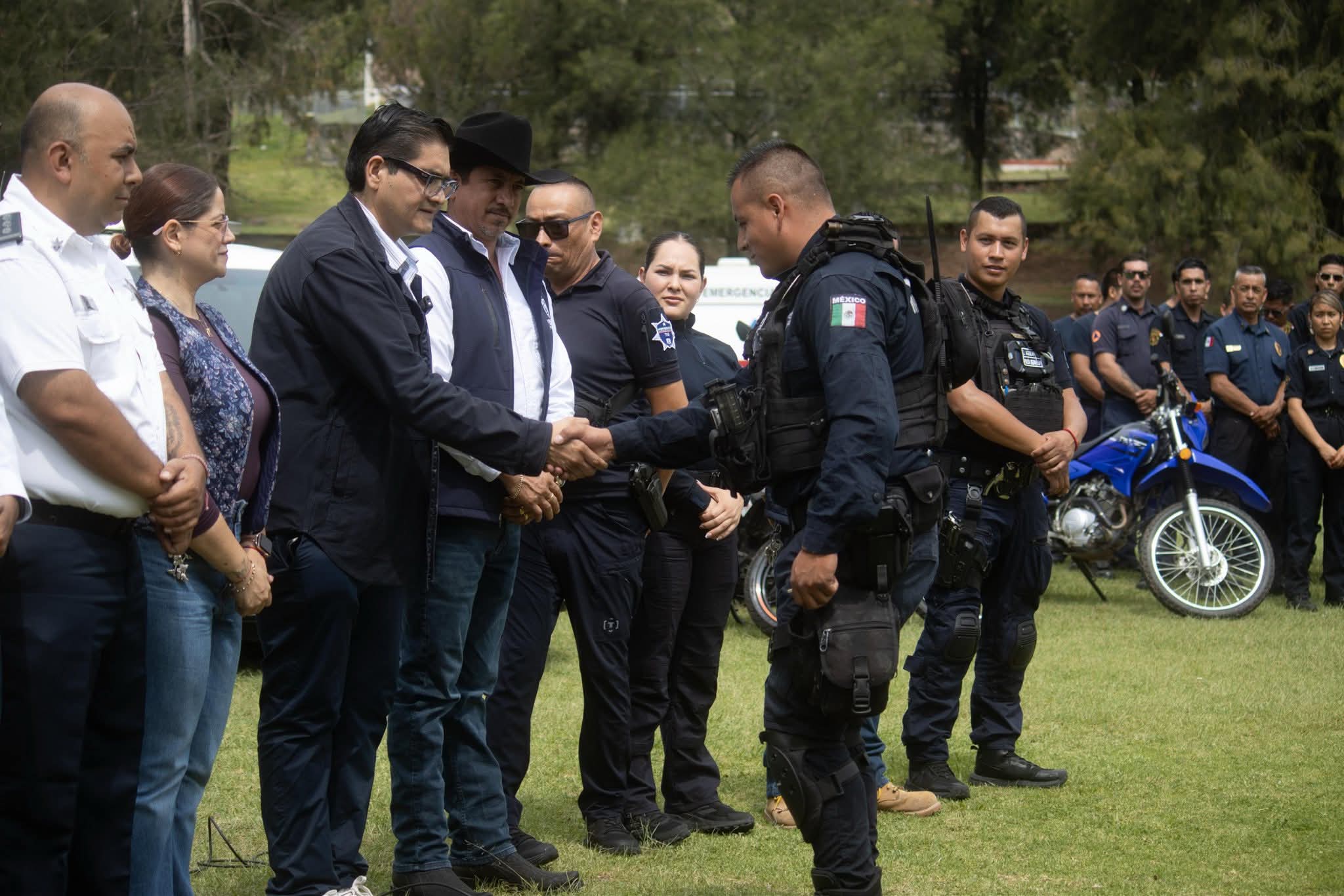 FORTALECE GOBIERNO DE TANGANCÍCUARO CORPORACIONES DE SEGURIDAD Y AUXILIO CON ENTREGA DE PATRULLAS.