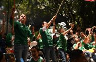 Carlos Soto vive la fiebre mundialista con los zamoranos en la plaza principal
