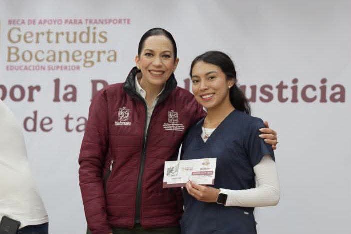 Más de 204 mil estudiantes de prepa y universidad reciben becas en Michoacán