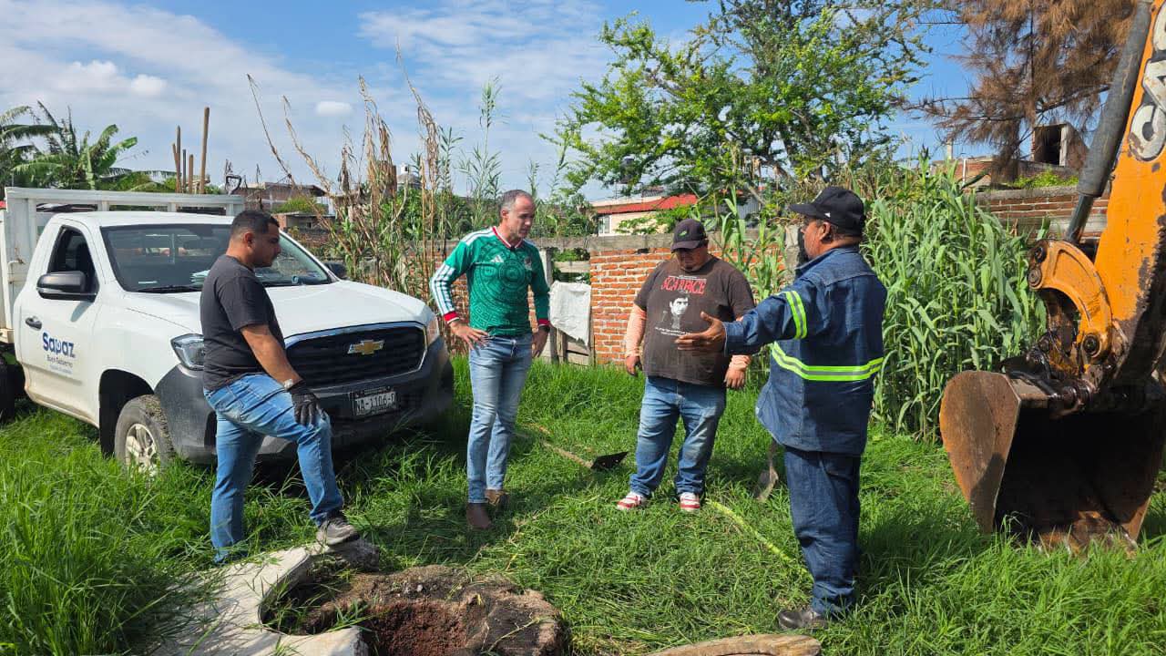 SAPAZ atiende mantenimiento de red sanitaria en la colonia Lázaro Cárdenas