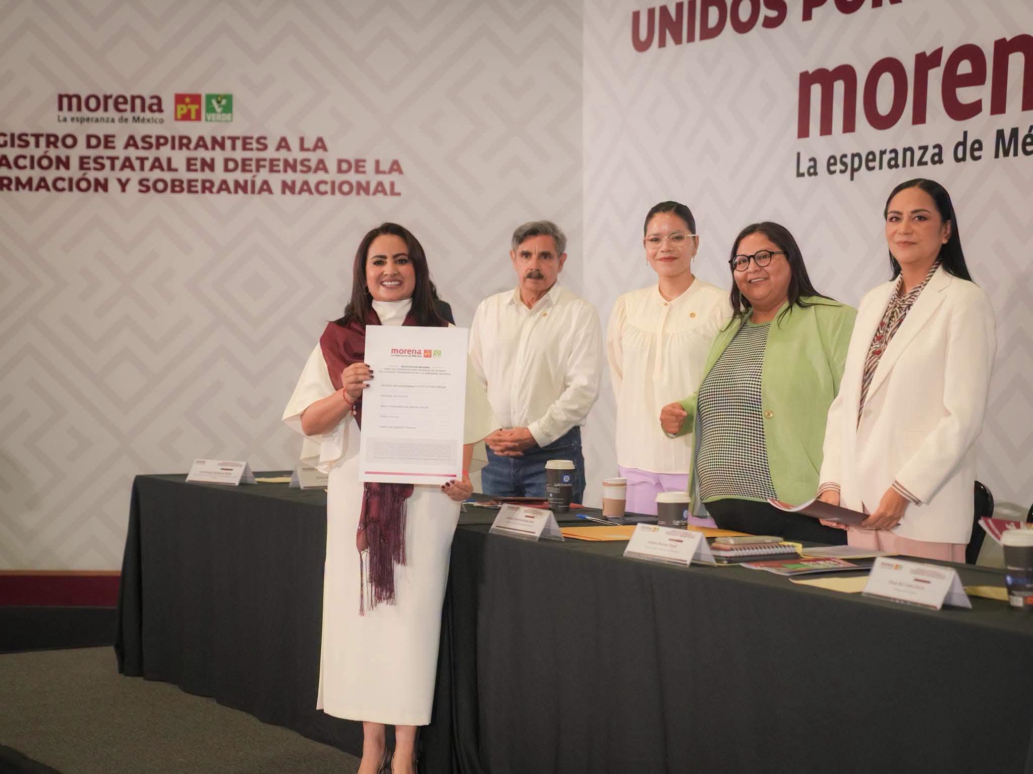 Gladyz Butanda se registró para buscar ser la Coordinadora Estatal de Morena en Michoacán