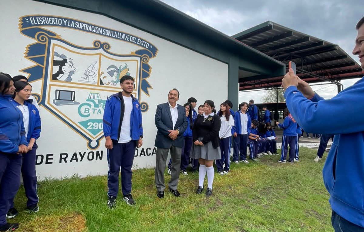 Jóvenes zamoranos participan en Jornada Nacional de Murales y Mosaicos promovida por el IMJUVE
