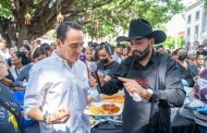 Sabroso Mole de Berries preparó a los zamoranos Ricardo Hernández, Master Chef