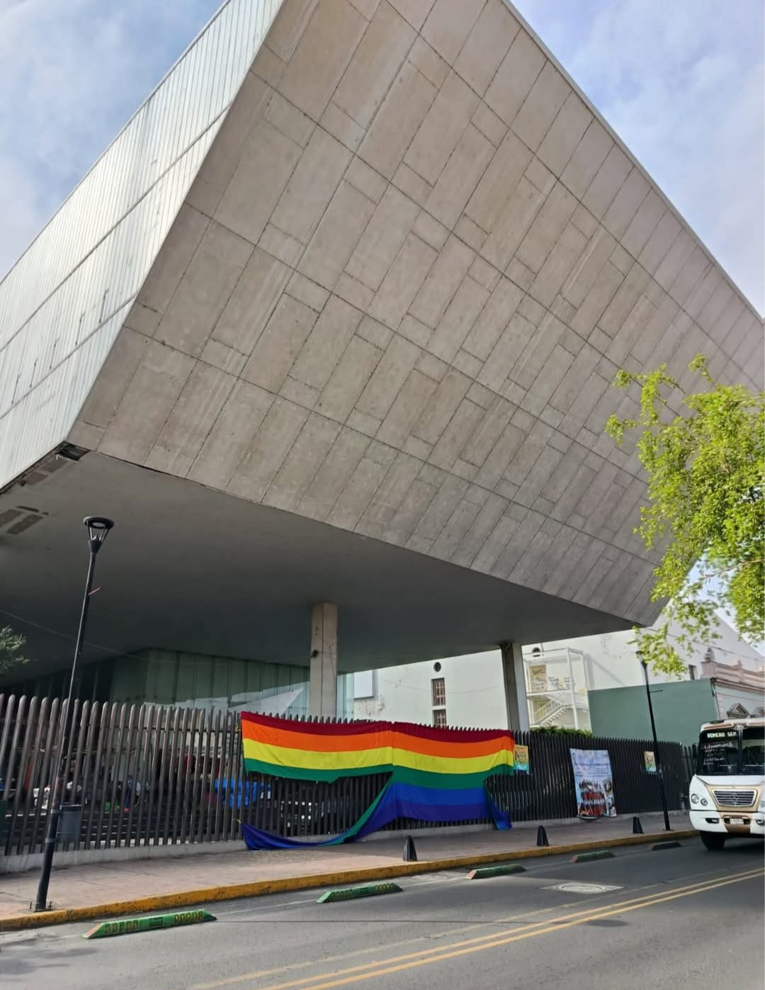 Vandalizan bandera LGBTQ+ previo a la Marcha Pride 2026 en Zamora