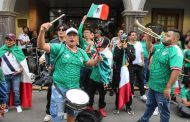 Zamoranos disfrutaron el triunfo de México ante Ecuador en la plaza principal