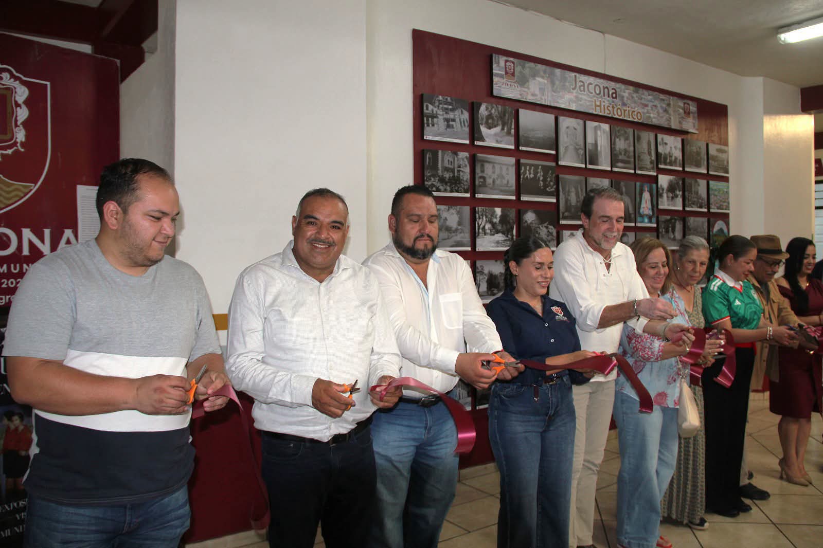 Isidoro Mosqueda inauguró la exposición “Arte Visual Collage Mundial de Futbol 2026”