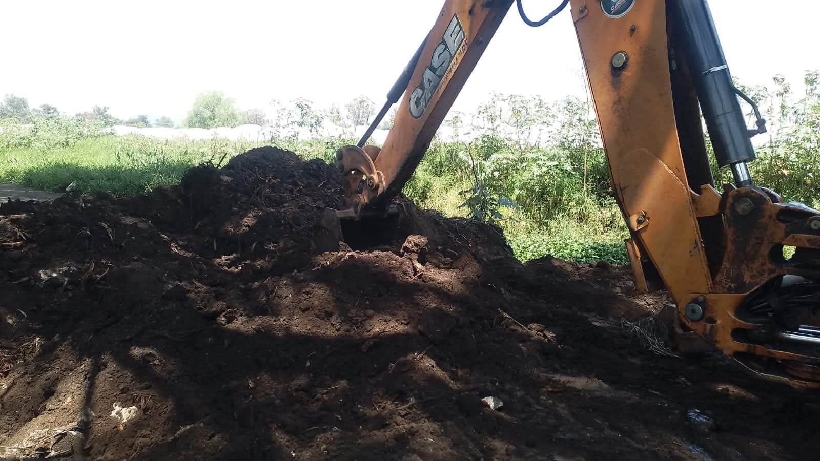 Buen Gobierno rehabilita paso saca-cosechas en Ario de Rayón