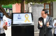 Zamora recibe distinción dorada por ayuda a niños con cáncer